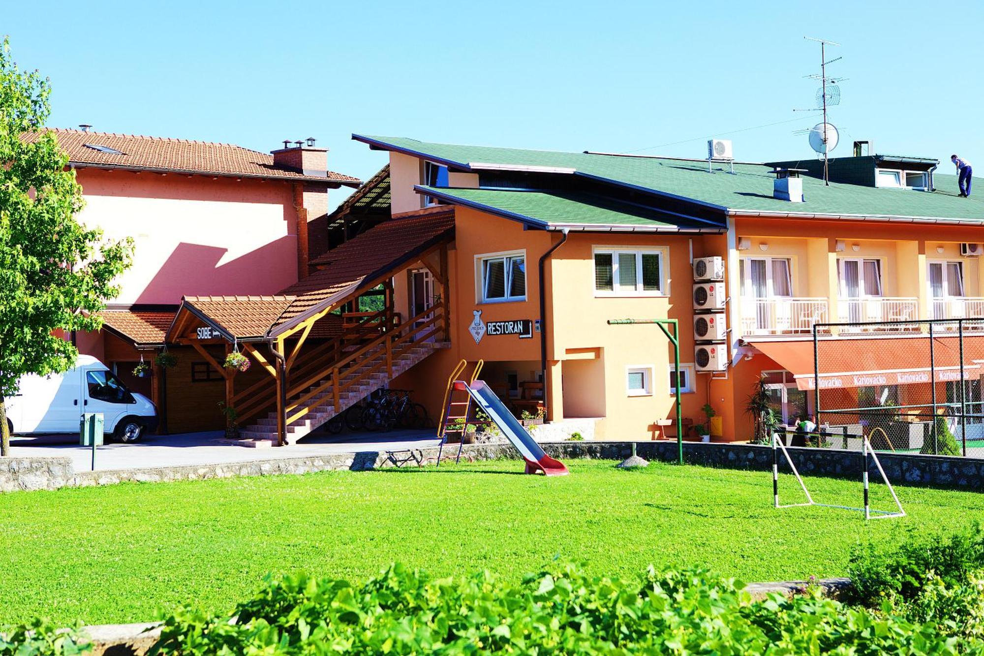 Bed And Breakfast Restaurant Dp Donji Zvecaj Eksteriør bilde