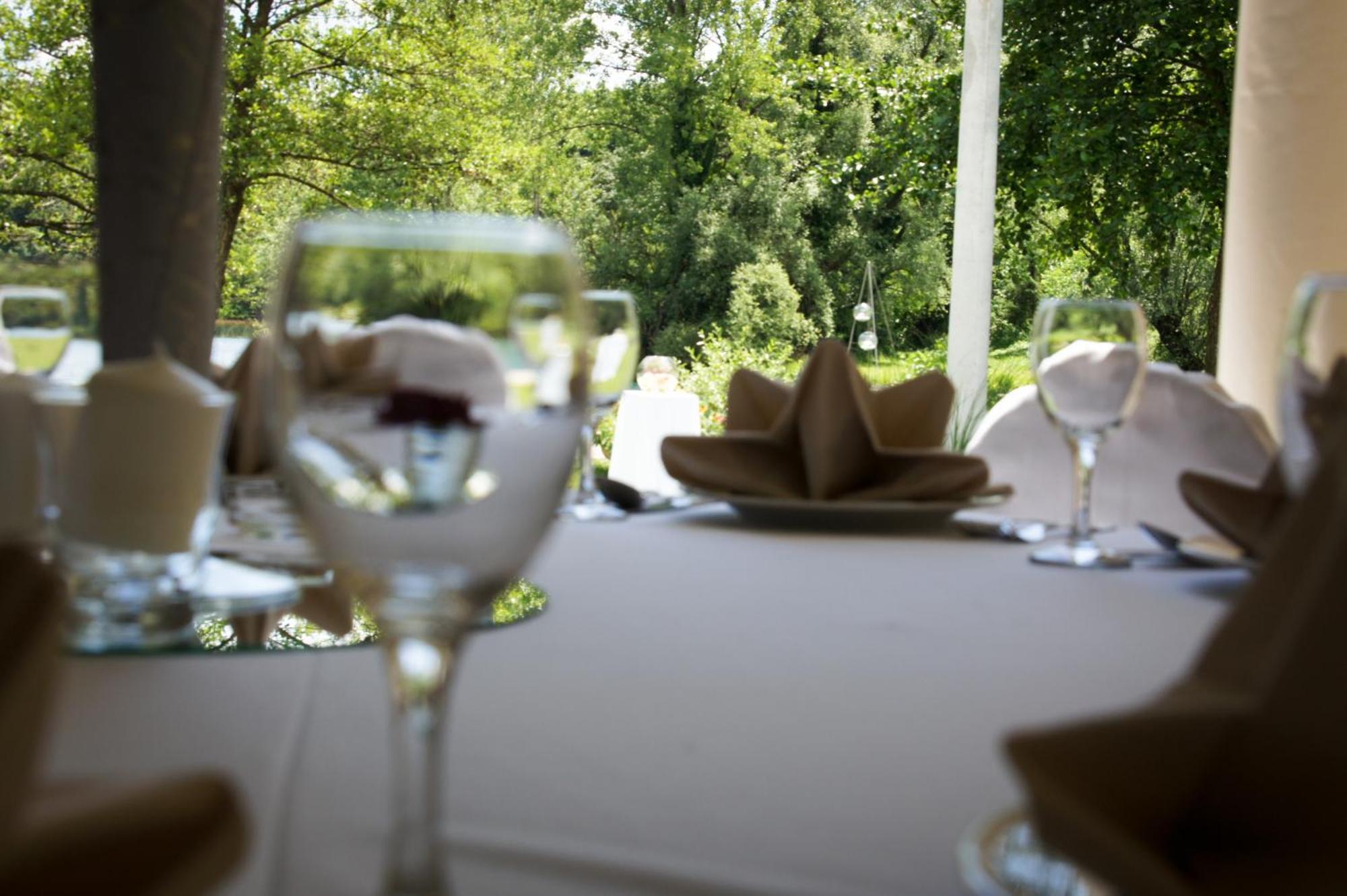 Bed And Breakfast Restaurant Dp Donji Zvecaj Eksteriør bilde