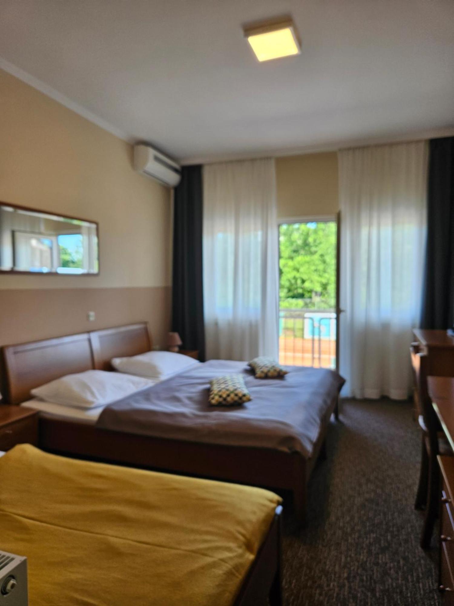 Bed And Breakfast Restaurant Dp Donji Zvecaj Rom bilde